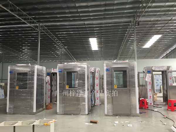 潔凈風(fēng)淋室生產(chǎn)組裝車間 潔凈風(fēng)淋室生產(chǎn)組裝車間