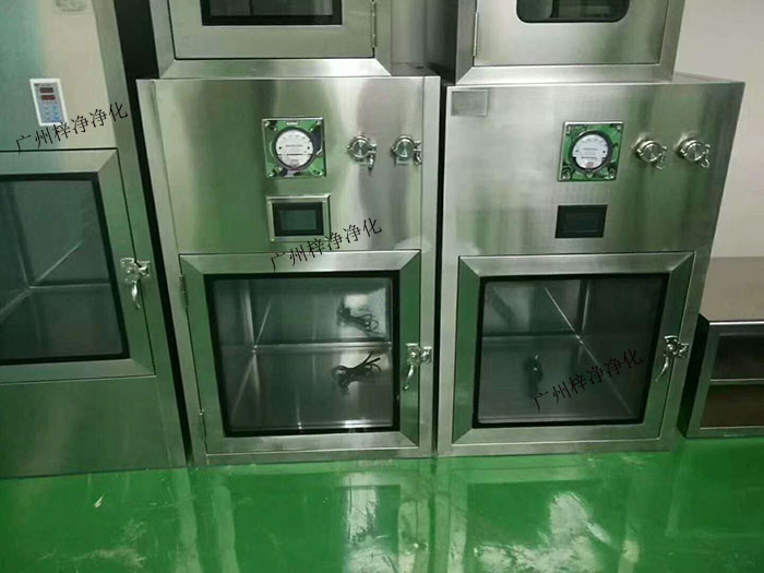 層流傳遞窗適用于需要隔離不同潔凈度級(jí)別的房間，如潔凈室與普通房間之間的連接、不同潔凈度級(jí)別潔凈室之間的連接等。