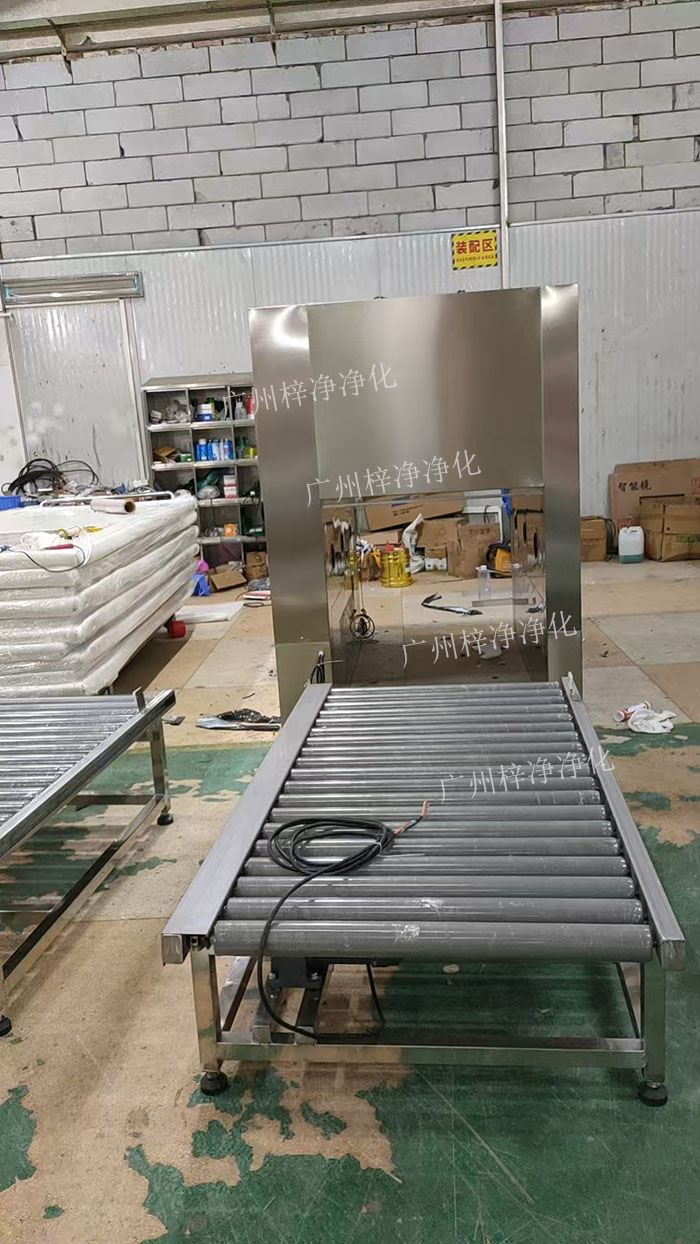 自動(dòng)門層流傳遞窗可配合輸送線兩端設(shè)有自動(dòng)門，實(shí)現(xiàn)物品的自動(dòng)進(jìn)出，減少人工操作。