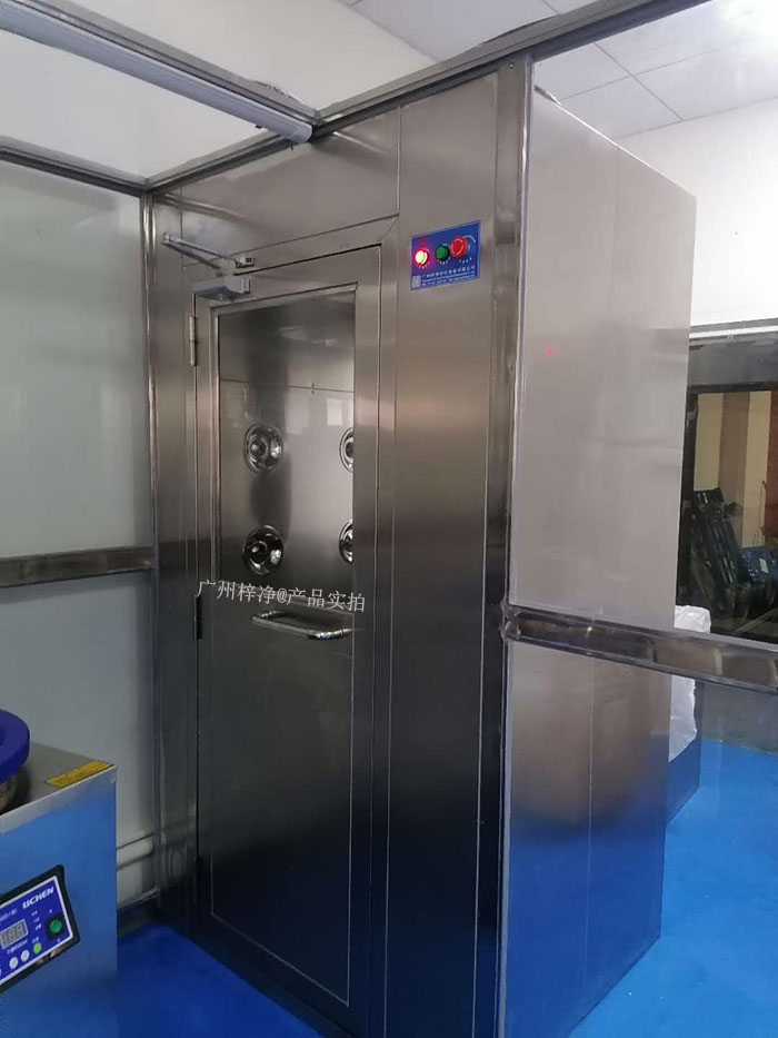 風(fēng)淋室控制器使用壽命的延長需要從多個方面進(jìn)行綜合考慮 風(fēng)淋室控制器使用壽命的延長需要從多個方面進(jìn)行綜合考慮