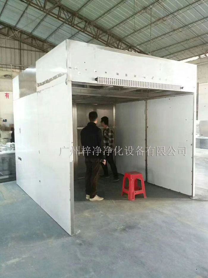 負壓稱稱量罩通過創(chuàng)造一個低氣壓的環(huán)境,防止生產(chǎn)過程中的粉塵、揮發(fā)物等有害物質(zhì)逸散到外界環(huán)境中,同時確保稱量結(jié)果的準(zhǔn)確性。 負壓稱稱量罩通過創(chuàng)造一個低氣壓的環(huán)境,防止生產(chǎn)過程中的粉塵、揮發(fā)物等有害物質(zhì)逸散到外界環(huán)境中,同時確保稱量結(jié)果的準(zhǔn)確性。