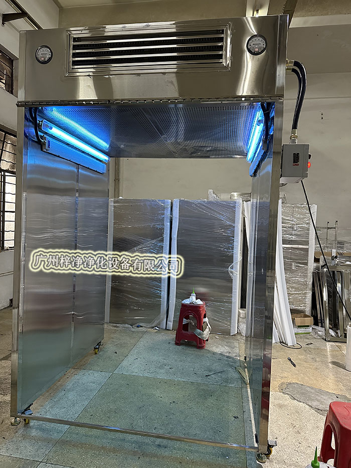 層流罩取樣車是一種用于在無菌或潔凈環(huán)境下進(jìn)行樣品采集的專用設(shè)備。 層流罩取樣車是一種用于在無菌或潔凈環(huán)境下進(jìn)行樣品采集的專用設(shè)備。