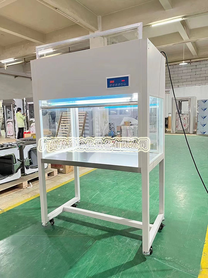 潔凈工作臺的尺寸應根據操作人員的需求而定，形狀一般采用矩形或圓形，便于操作。