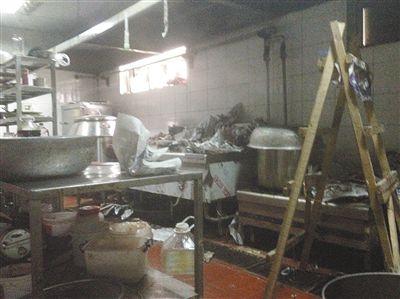 漢麗軒烤肉超市昌平店的后廚環境。
