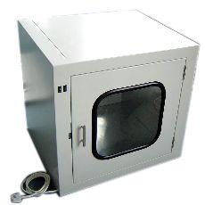 電子聯(lián)鎖傳遞窗是潔凈室內(nèi)外或潔凈室之間傳遞物品時起到隔斷氣流貫穿作用的孔口傳遞裝置?？煞乐闺S物品傳遞傳播污染，并有利于潔凈室對外維持正壓